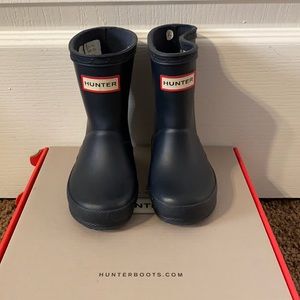 Size 5B/6G Navy Hunter boots